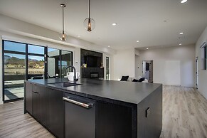 Luxe Modern Escape w Pool Hot Tub Firepit Desert View Lassen by Avants