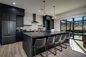 Luxe Modern Escape w Pool Hot Tub Firepit Desert View Lassen by Avants