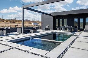 Luxe Modern Escape w Pool Hot Tub Firepit Desert View Lassen by Avants
