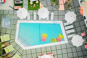 2 Rooms, Sleeps 8 Retro Hotel w/ Pool Wesley King Studio Buyout by Ava