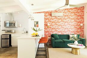 2 Rooms, Sleeps 8 Retro Hotel w/ Pool Wesley King Studio Buyout by Ava
