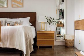 2 Rooms, Sleeps 8 Retro Hotel w/ Pool Wesley King Studio Buyout by Ava