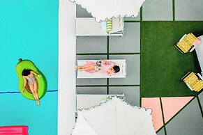 2 Rooms, Sleeps 8 Retro Hotel w/ Pool Wesley King Studio Buyout by Ava