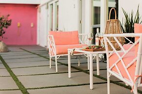 2 Rooms, Sleeps 8 Retro Hotel w/ Pool Wesley King Studio Buyout by Ava