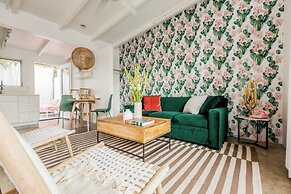 2 Rooms, Sleeps 8 Retro Hotel w/ Pool Wesley King Studio Buyout by Ava