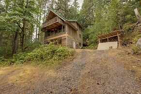 A 3 Story, 3 Bedroom Traditional Rustic Ski and Hiking Chalet