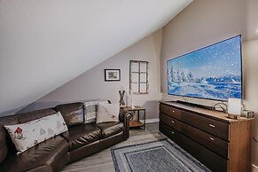 Snowater Condo 45sw With a Media Room