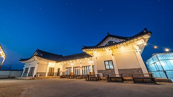 Gyeongju Poseokjeong Hanok Pool Villa