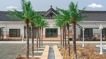 Gyeongju Poseokjeong Hanok Pool Villa