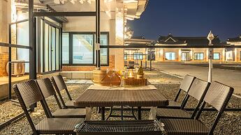 Gyeongju Poseokjeong Hanok Pool Villa