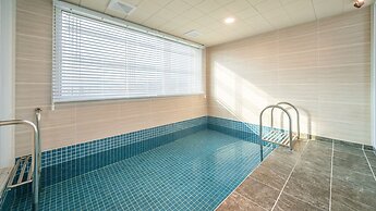 Gyeongju Poseokjeong Hanok Pool Villa