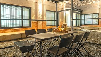 Gyeongju Poseokjeong Hanok Pool Villa