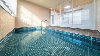 Gyeongju Poseokjeong Hanok Pool Villa