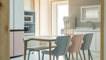 Gyeongju Poseokjeong Hanok Pool Villa