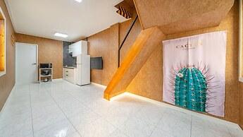 Gyeongju Poseokjeong Hanok Pool Villa