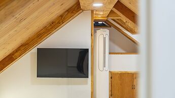 Gyeongju Poseokjeong Hanok Pool Villa