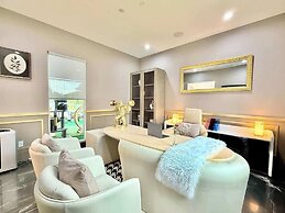 @ Marbella Lane - Enchanted Garden & Pool Hideaway