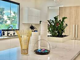 @ Marbella Lane - Enchanted Garden & Pool Hideaway