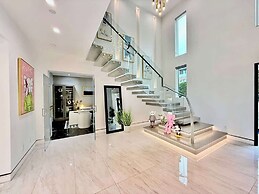 @ Marbella Lane - Enchanted Garden & Pool Hideaway