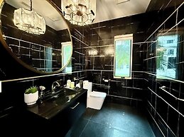 @ Marbella Lane - Enchanted Garden & Pool Hideaway