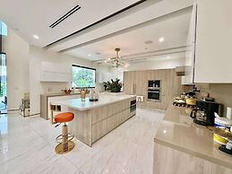 @ Marbella Lane - Enchanted Garden & Pool Hideaway