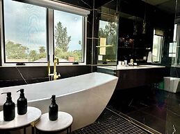 @ Marbella Lane - Enchanted Garden & Pool Hideaway