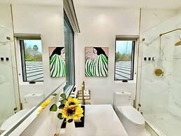 @ Marbella Lane - Enchanted Garden & Pool Hideaway