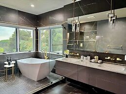 @ Marbella Lane - Enchanted Garden & Pool Hideaway