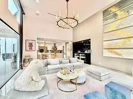 @ Marbella Lane - Enchanted Garden & Pool Hideaway