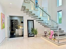 @ Marbella Lane - Enchanted Garden & Pool Hideaway