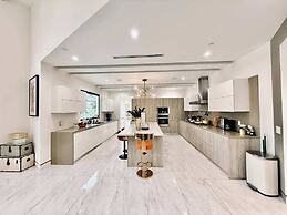 @ Marbella Lane - Enchanted Garden & Pool Hideaway