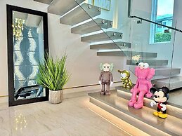 @ Marbella Lane - Enchanted Garden & Pool Hideaway