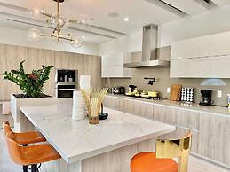 @ Marbella Lane - Enchanted Garden & Pool Hideaway