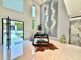 @ Marbella Lane - Enchanted Garden & Pool Hideaway