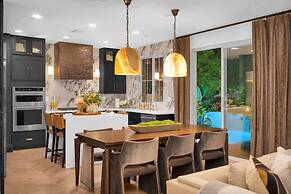 @marbella Lane - Stylish Dream Home in RMV w/ Pool