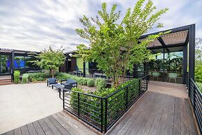 @marbella Lane - Stylish Dream Home in RMV w/ Pool