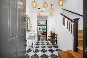 @marbella Lane - Stylish Dream Home in RMV w/ Pool