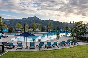 @marbella Lane - Stylish Dream Home in RMV w/ Pool