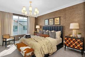 @marbella Lane - Stylish Dream Home in RMV w/ Pool