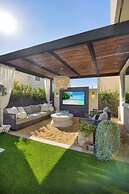 @marbella Lane - Stylish Dream Home in RMV w/ Pool