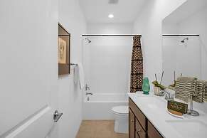 @marbella Lane - Stylish Dream Home in RMV w/ Pool