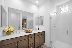 @marbella Lane - Stylish Dream Home in RMV w/ Pool