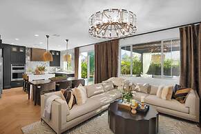 @marbella Lane - Stylish Dream Home in RMV w/ Pool