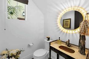 @marbella Lane - Stylish Dream Home in RMV w/ Pool