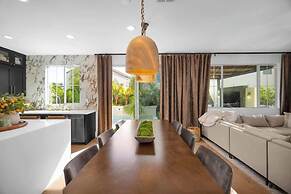 @marbella Lane - Stylish Dream Home in RMV w/ Pool