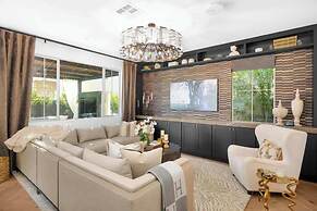 @marbella Lane - Stylish Dream Home in RMV w/ Pool