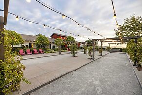 @marbella Lane - Stylish Dream Home in RMV w/ Pool