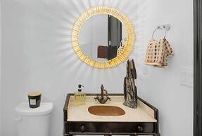 @marbella Lane - Stylish Dream Home in RMV w/ Pool