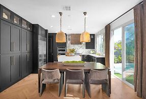 @marbella Lane - Stylish Dream Home in RMV w/ Pool