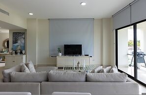 The Seashells Beach Condo by Acomodo